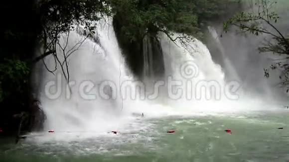 塔马波波瀑布视频的预览图
