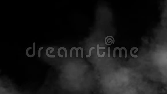 黑色背景下的灰色白云运动视频的预览图