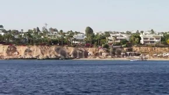 沿着红海海岸线和酒店的风景如画的旅行视频的预览图