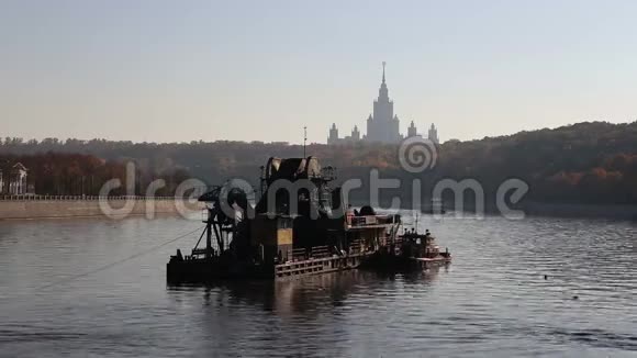 莫斯克瓦河夏日的船莫斯科俄罗斯视频的预览图