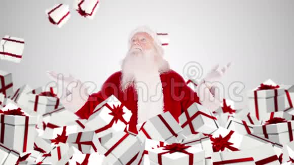 圣诞老人被落下的圣诞礼物视频的预览图
