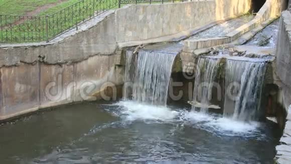 河道水流强劲视频的预览图