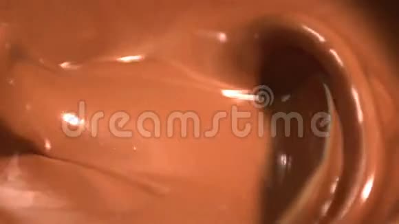 混合了融化的巧克力视频的预览图
