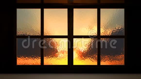 日落的天空和候鸟群从打开的窗户看到视频的预览图