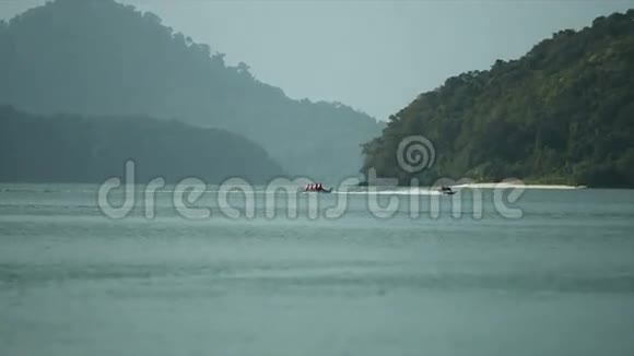 喷气滑雪和香蕉船03视频的预览图