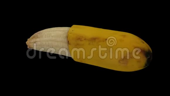 黑色背景旋转半剥香蕉01A环视频的预览图