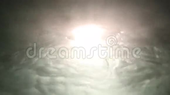 夜光热池视频的预览图