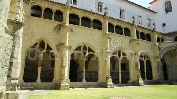 圣克鲁斯修道院修道院视频的预览图