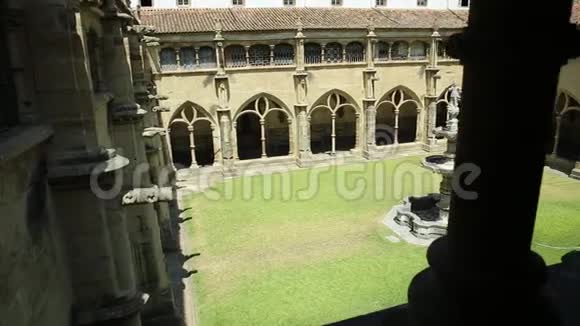 圣克鲁斯修道院修道院视频的预览图