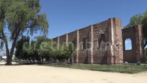 一场地震摧毁了智利的教堂视频的预览图