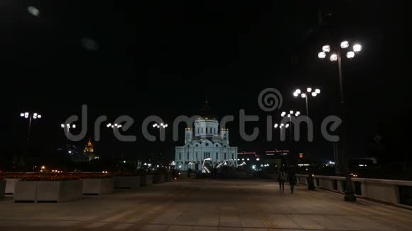 夜晚灯光下的基督大教堂视频的预览图
