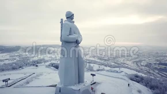 阿尔约沙纪念碑摩尔曼斯克俄罗斯2018年冬季Mac的鸟瞰图视频的预览图