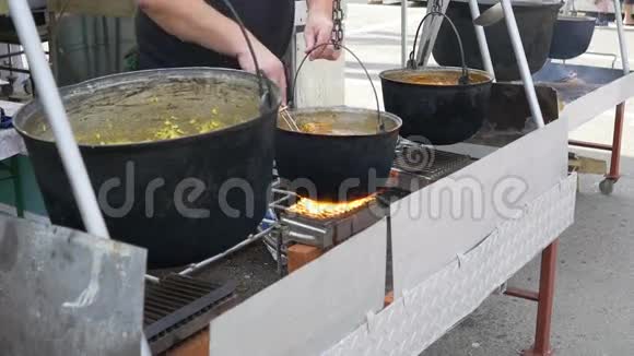 盆栽食品准备视频的预览图