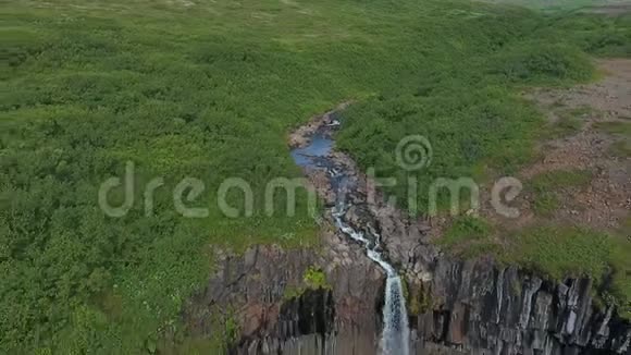 冰岛河从山崖落下安德列夫视频的预览图
