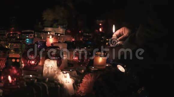 在死亡的日子万圣节点燃蜡烛视频的预览图