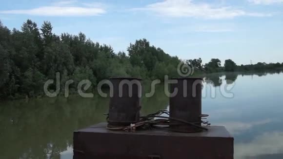 旧的生锈的系泊船视频的预览图