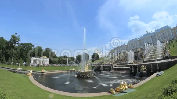 俄罗斯圣彼得堡彼得霍夫著名的大瀑布参孙和狮子喷泉视频的预览图
