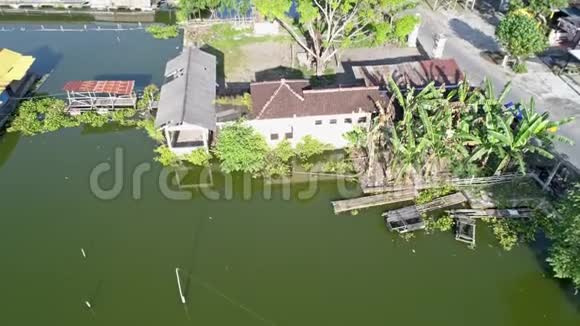 空中4K水湖村镜头视频的预览图