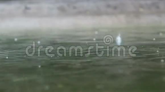 水滴和气泡视频的预览图