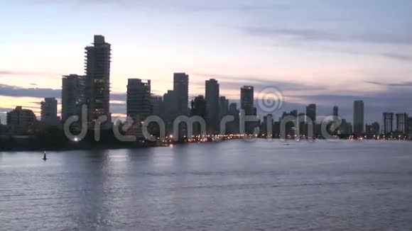 哥伦比亚卡塔赫纳的PlayadeBocaGrande海岸线视频的预览图