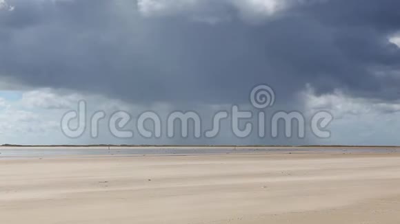 在令人惊叹的Sonderstrand海滩上的罗莫半岛朱特兰丹麦视频的预览图