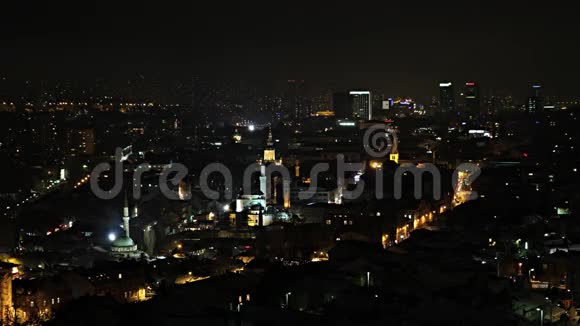 萨拉热窝夜晚的老城视频的预览图