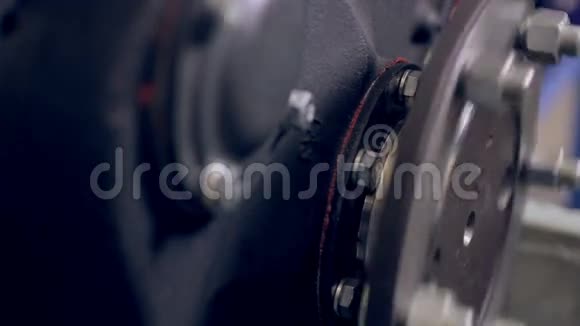 齿轮运动钢圈随动视频的预览图