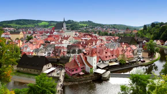 城市全景和历史城堡在塞斯基克鲁姆洛夫捷克共和国视频的预览图