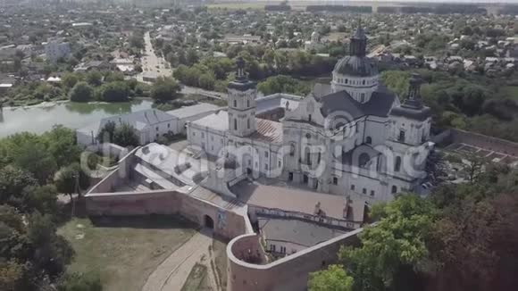 乌克兰Berdychiv分离的卡梅尔修道院视频的预览图