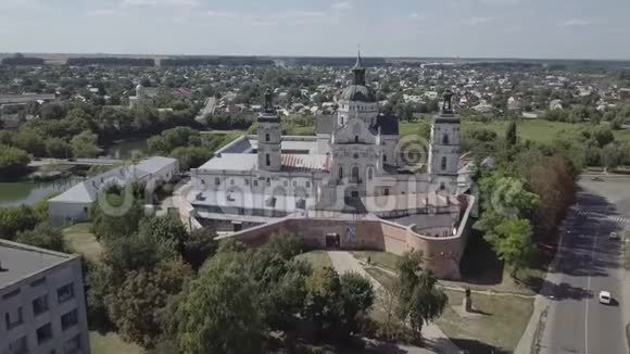 乌克兰别尔迪奇夫的卡麦利特修道院视频的预览图