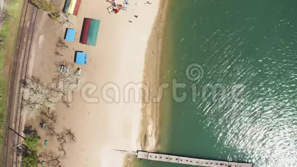 空中观景城市的海岸视频的预览图
