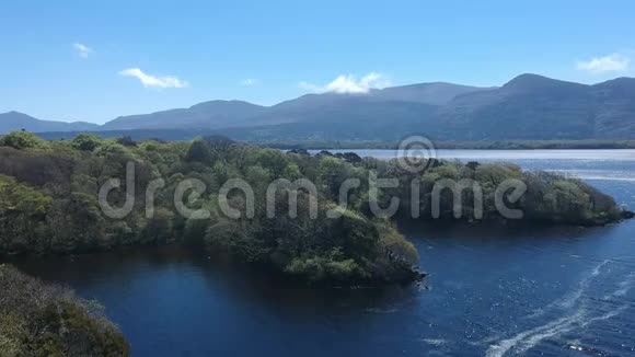爱尔兰基拉尼国家公园惊人的空中飞行镜头视频的预览图