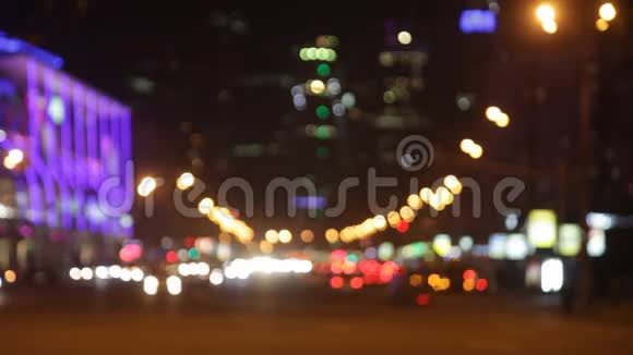 城市夜间交通繁忙视频的预览图