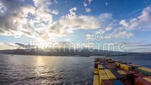 集装箱船去港口视频的预览图