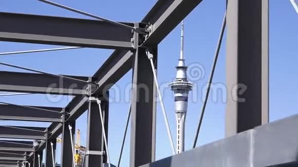 新西兰奥克兰温雅德区龙门结构天塔视频的预览图