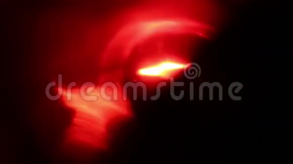 夜间闪烁红色LED应急灯视频的预览图