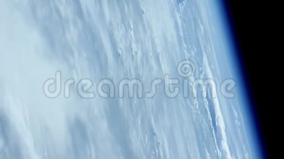 从太空中行星地球不同的镜头视频的预览图