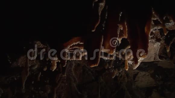 洞穴中的柱石亚美尼亚视频的预览图