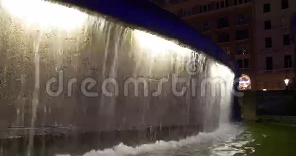 巴塞罗那城市喷泉近景夜4k西班牙视频的预览图