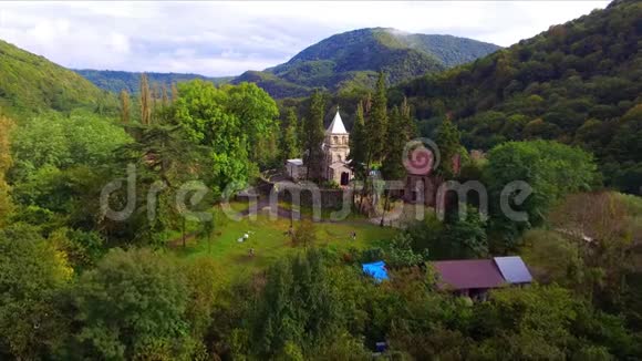圣烈士教堂的空中景色视频的预览图