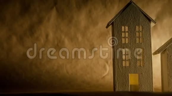 棕色背景下装饰华丽的房子视频的预览图