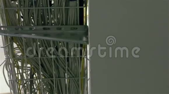 因特网网络中的网络和电力电缆视频的预览图