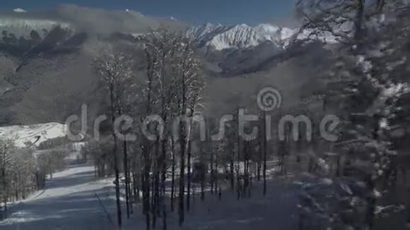 北坡西高加索艾布加岭滑雪斜坡罗萨Khutor高山度假村股票录像视频的预览图