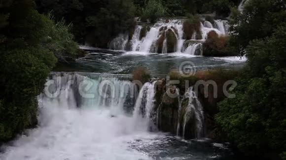克鲁蒂亚河上的瀑布视频的预览图