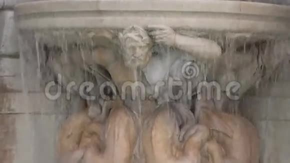 法国巴黎雕塑装饰喷泉视频的预览图