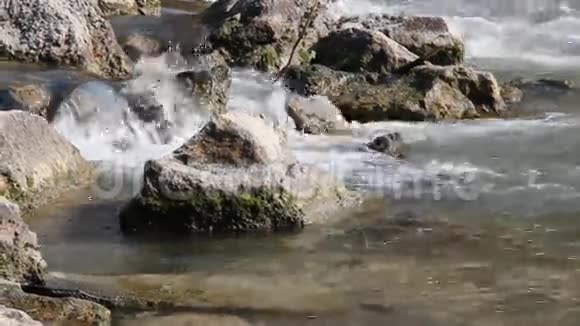快山河纯净水视频的预览图
