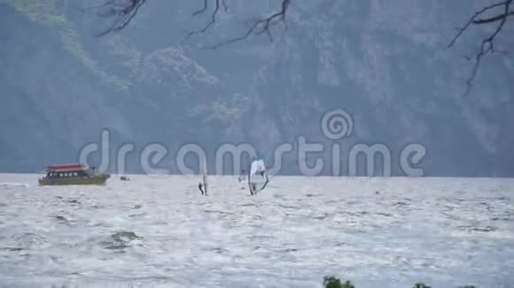 加德纳湖的冲浪车视频的预览图
