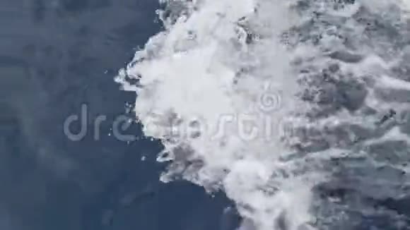 海洋中的海浪泡沫视频的预览图