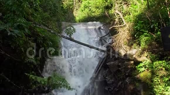 泰国清迈DoiInthanon国家公园的Siribume瀑布视频的预览图