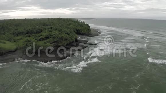 巴厘岛4K无人机飞行中的海水视频的预览图